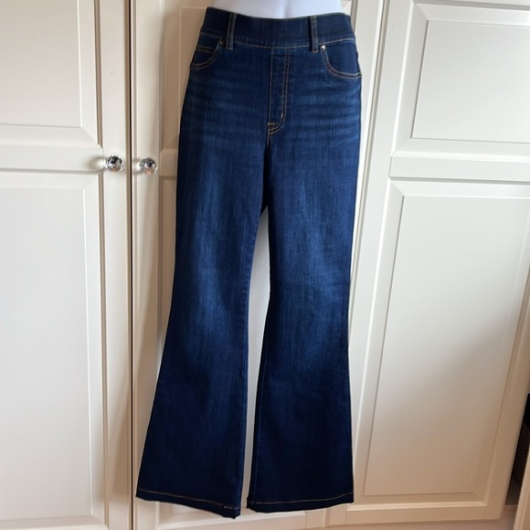 Spanx Flare  Bootcut Jeans in Midnight Shade Dark Wash 
 Size Medium NWOT - Picture 8 of 17